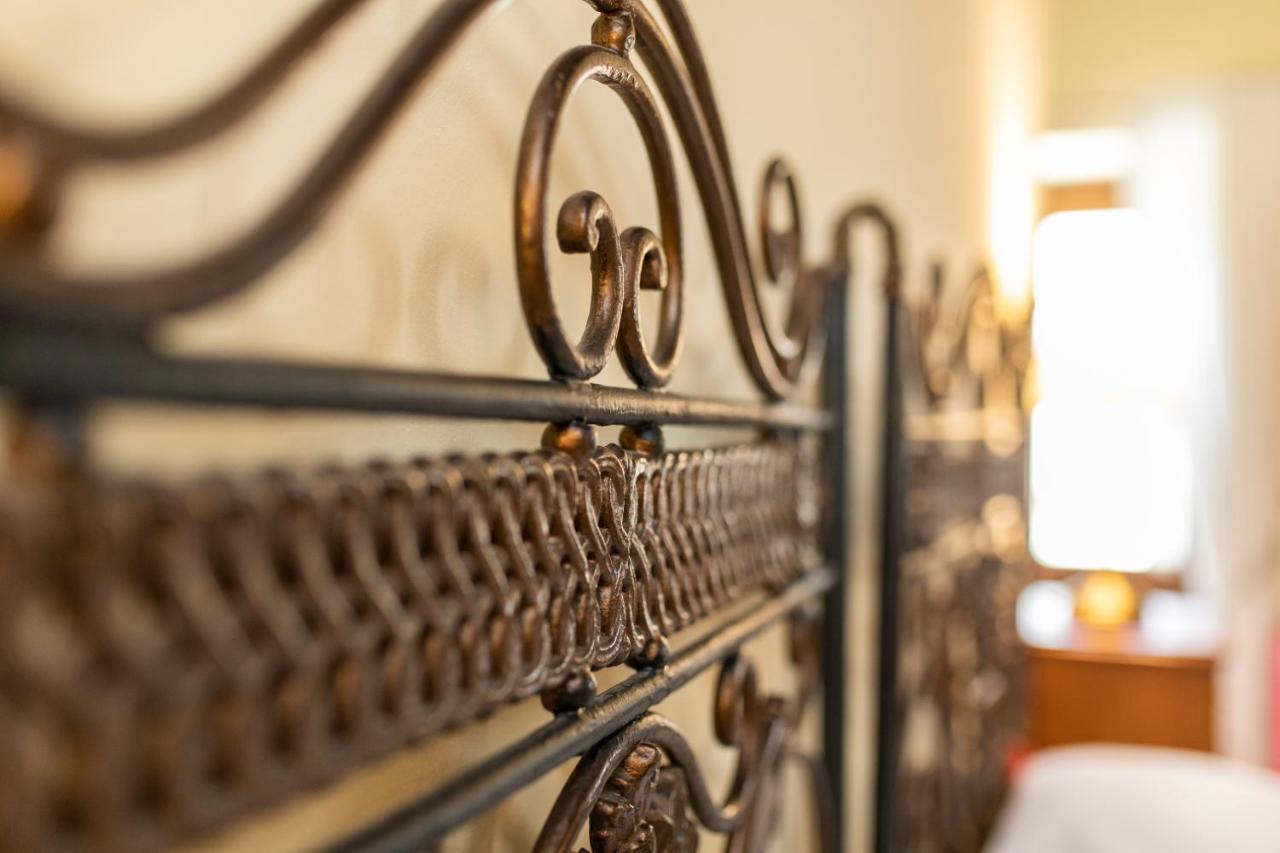 ホテル Palazzo Lauritano アジェーロラ エクステリア 写真